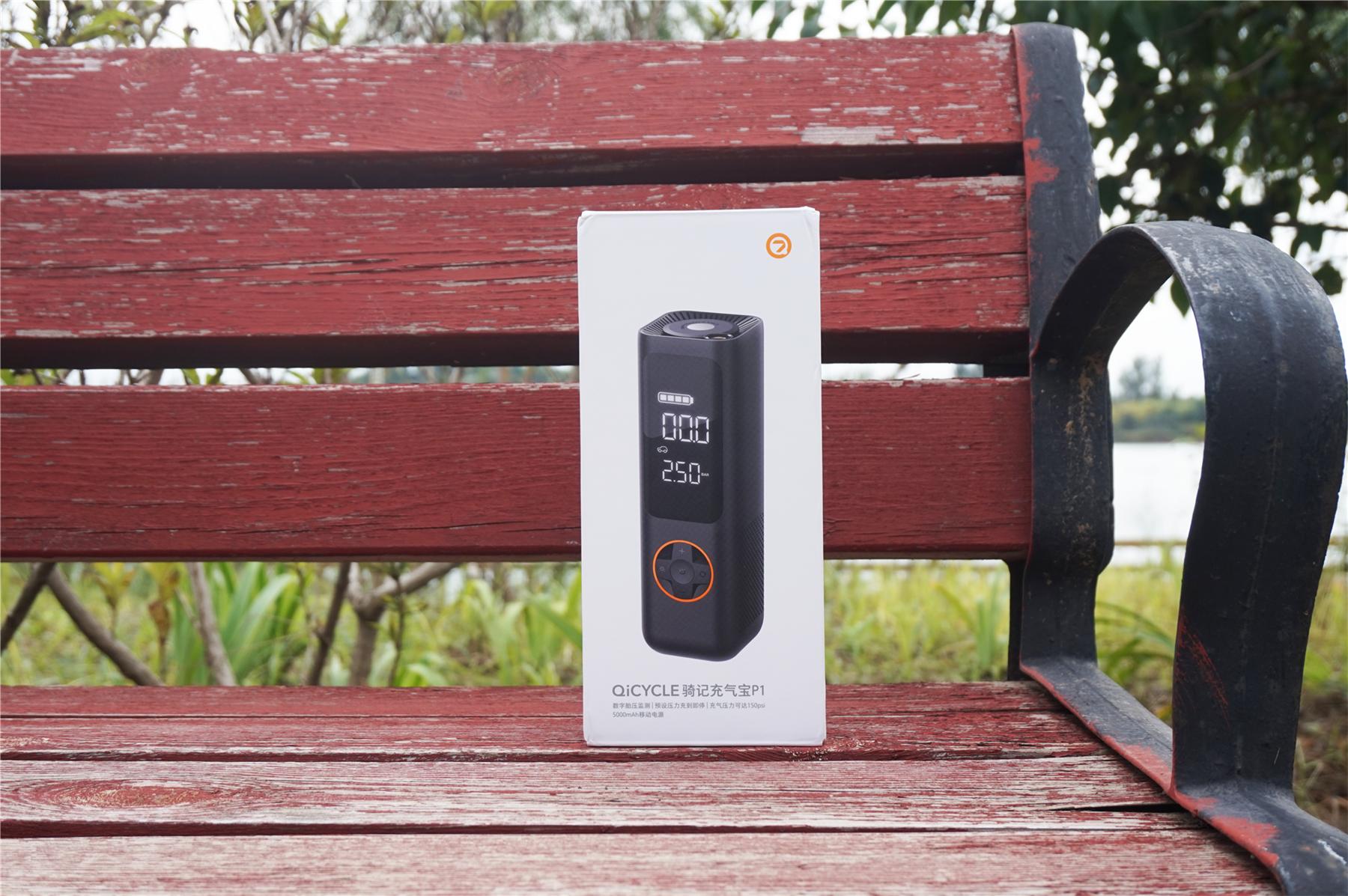 开车遇到轮胎不够气,骑车路过电动车没气帮忙打气