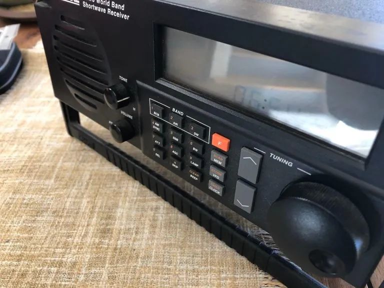 冲动购买被迫更换DrakeSW8台式收音机糟糕的按键面板