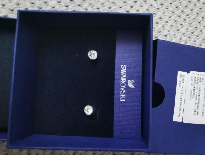 施华洛世奇耳钉变色,施华洛世奇耳钉花朵小清新