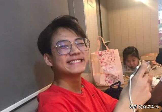 别的选手记事本是记账号！他的记事本记的是礼仪