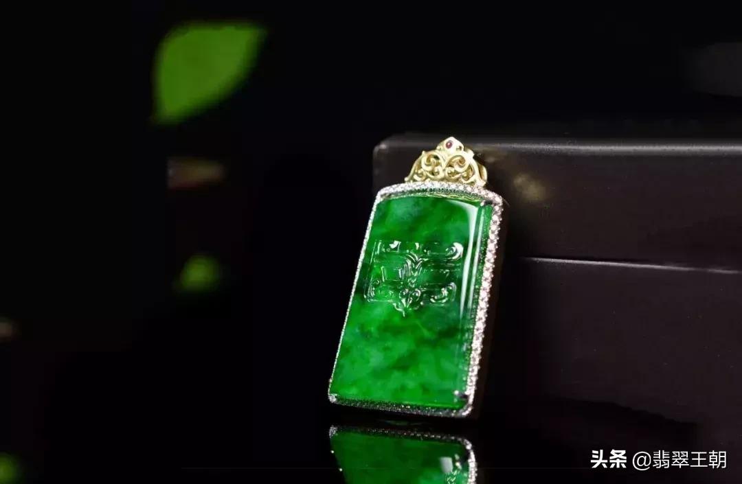 和田玉与缅甸翡翠哪个值钱,世界上哪些国家产翡翠