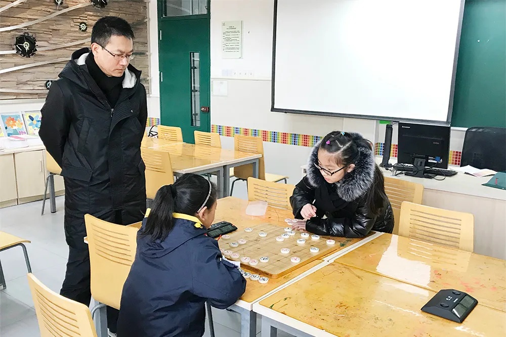 宝山这所学校“延时更延爱”的举动让“课后三点半”不再是问题!