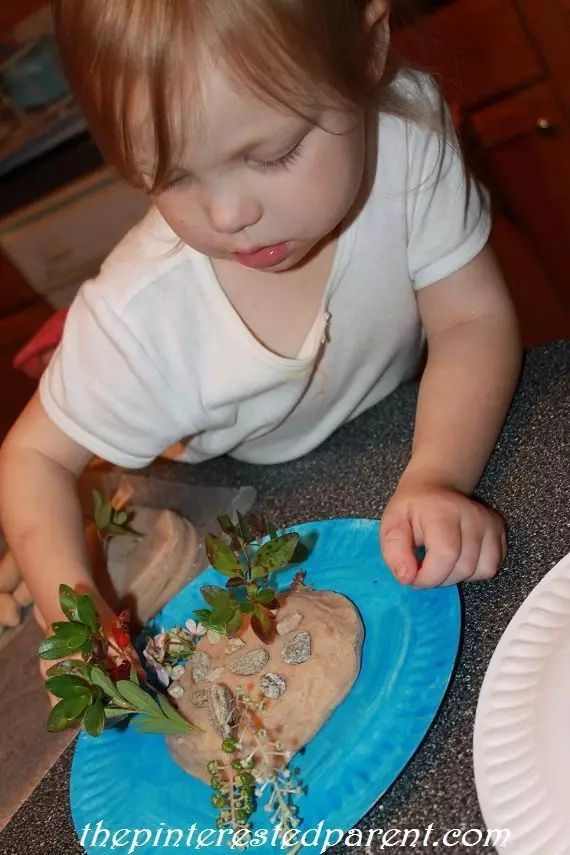 彩色一次性纸盘手工制作幼儿园,蛋糕盘子创意手工彩泥池塘