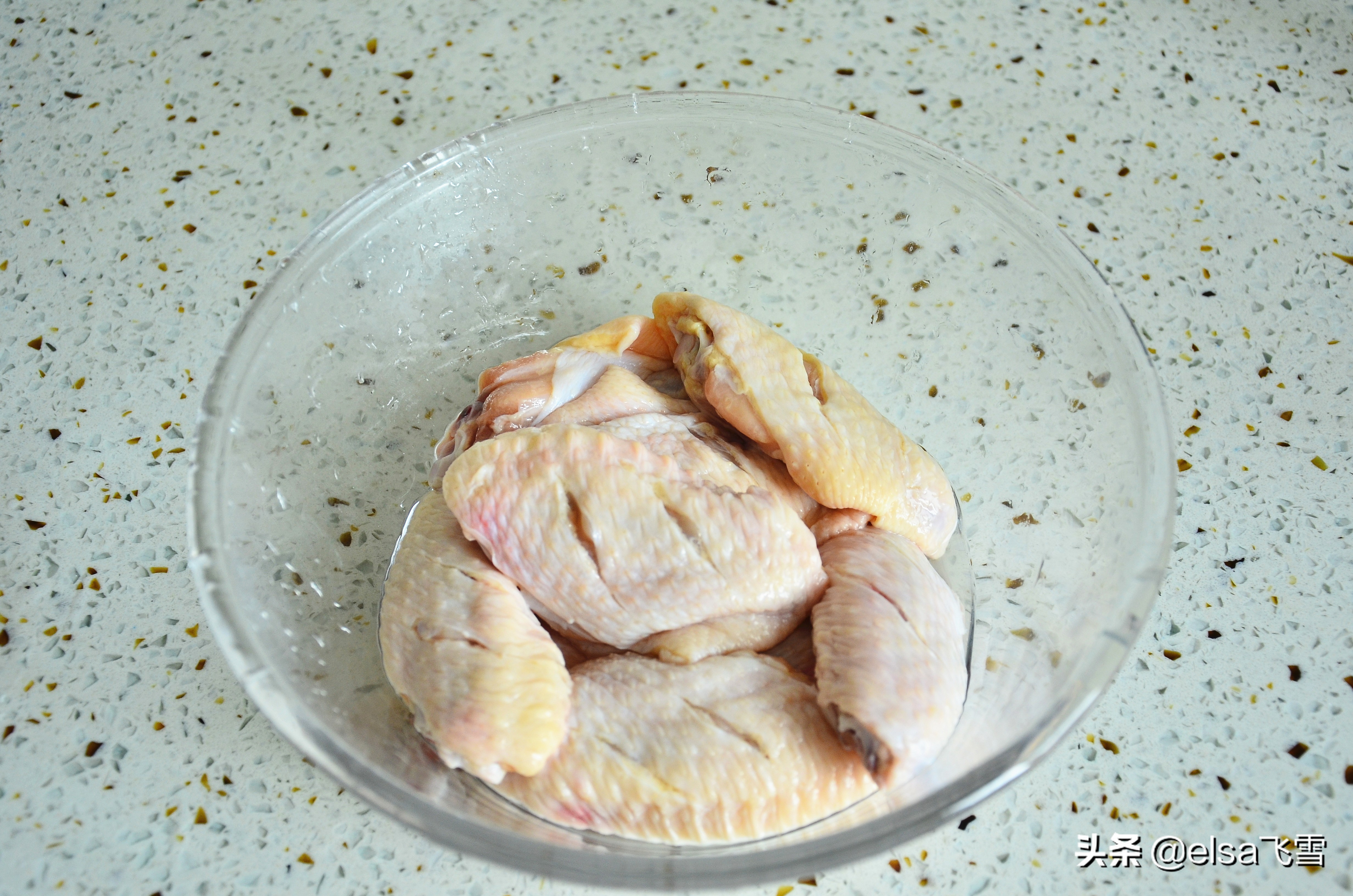 周末在家里做烤鸡翅,家庭做法的奥尔良烤翅