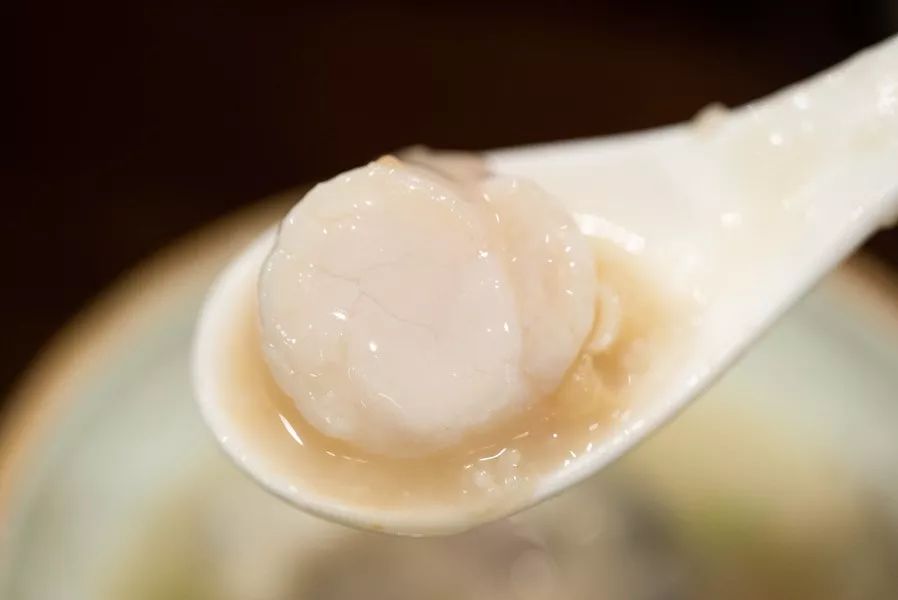 这家噗噗噗的粥底火锅店，稳就一个字