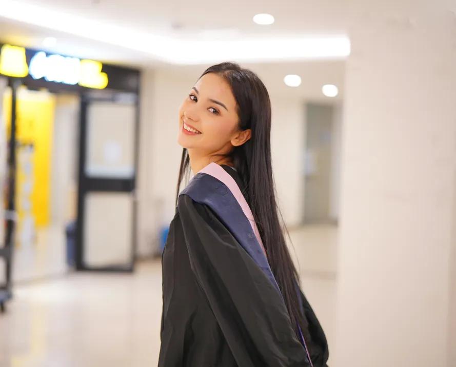 *疆新**“杨丽萍”古丽迪娅尔