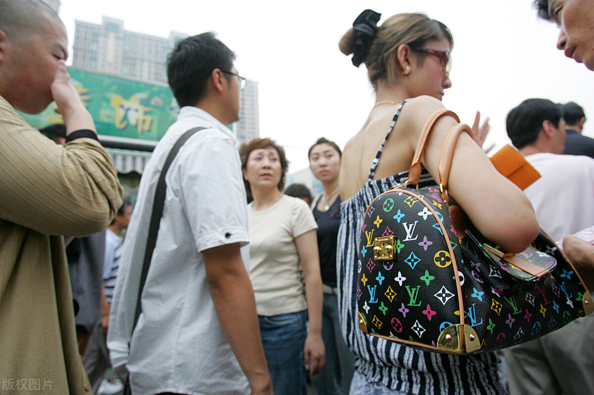 上海最大的服装饰品批发市场,曾经最热闹的上海襄阳路服装市场