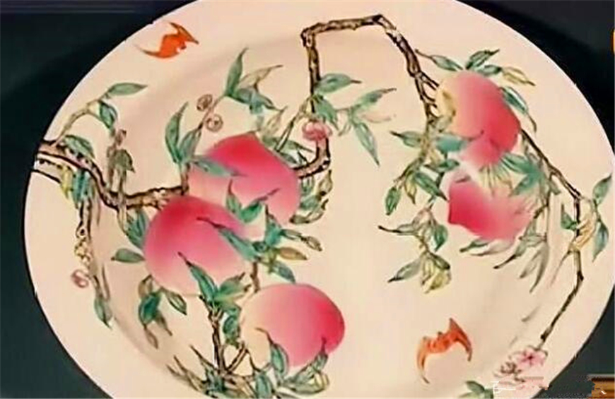 男子花400多万买个脸盆，找专家鉴定，专家：你先站稳