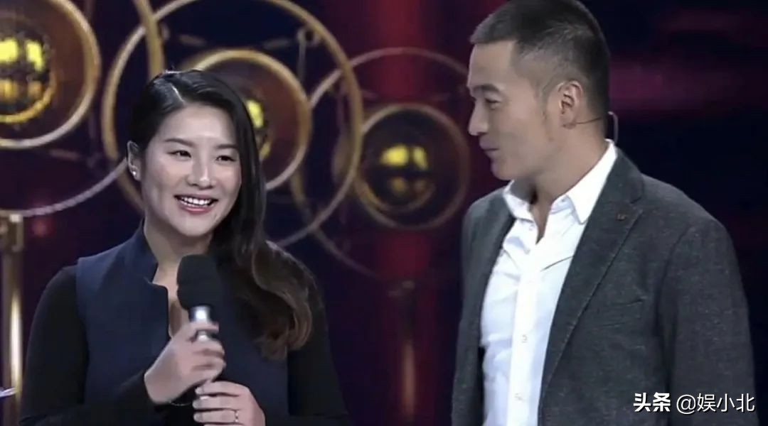 成名后爸爸去世,不婚却爱上小10岁女主播,“吕秀才”的跌宕人生