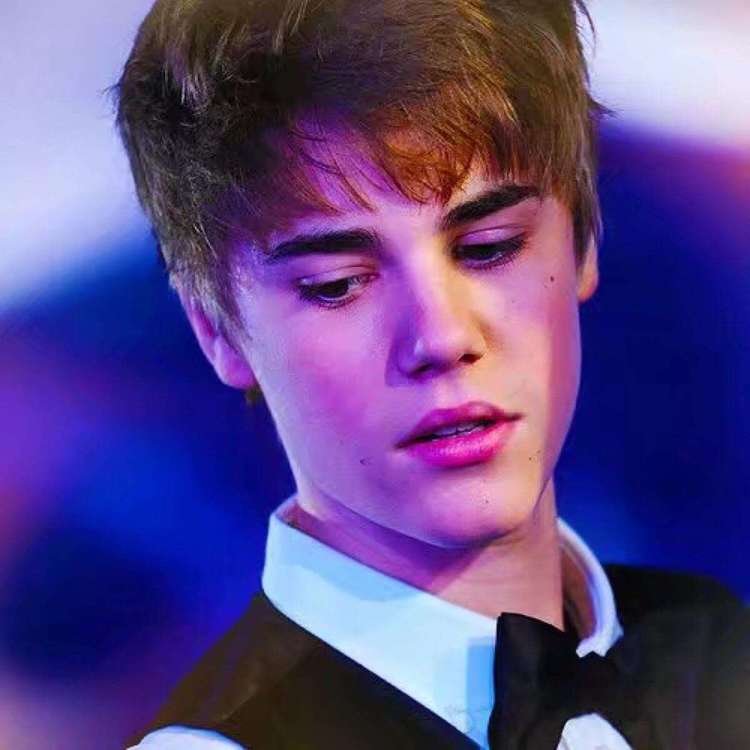 贾斯汀比伯ins上寻找的女孩,贾斯汀比伯传奇一生