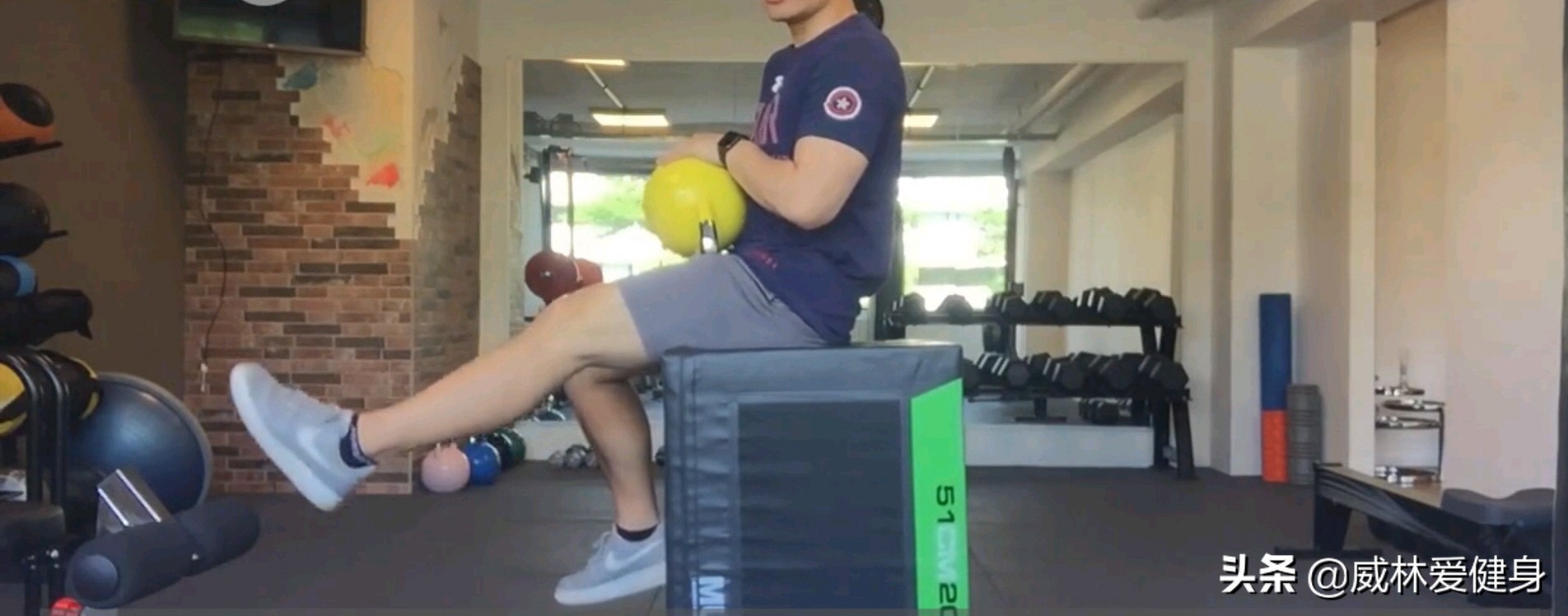 深蹲膝关节弹响怎么解决,深蹲膝关节响