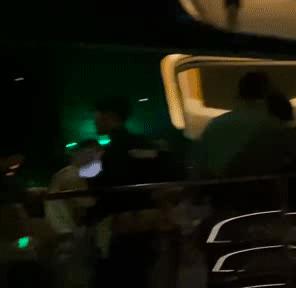 夜店牵手女网红，他也人设崩塌了？