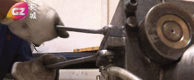 凭着“杠杠的”维修技术、“咔咔的”创新点子，他荣获了“广州好人”称号