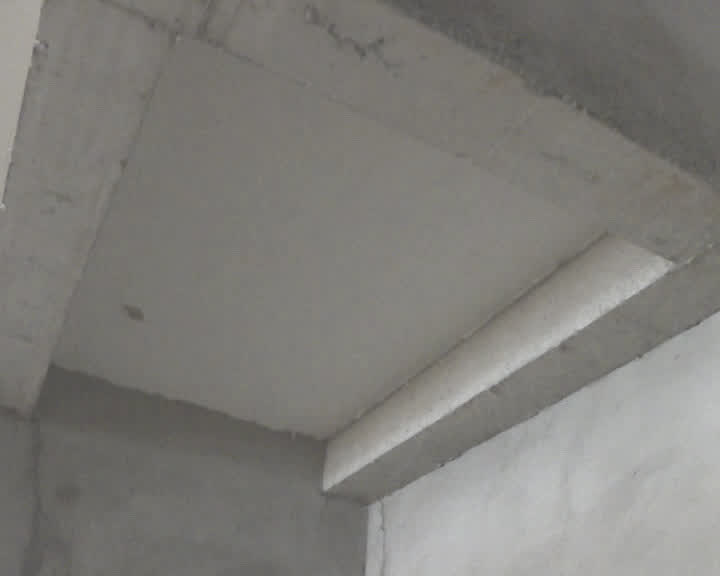 宝龙你赔我门面房,花89万买的,一开门头顶上这是啥?