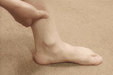 女大学生学韩剧露脚踝受凉发烧，教你正确养护脚踝