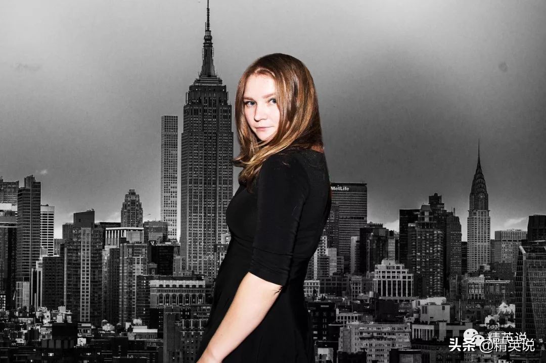 把纽约上流圈骗得团团转,轰动全球的90后假名媛获释…