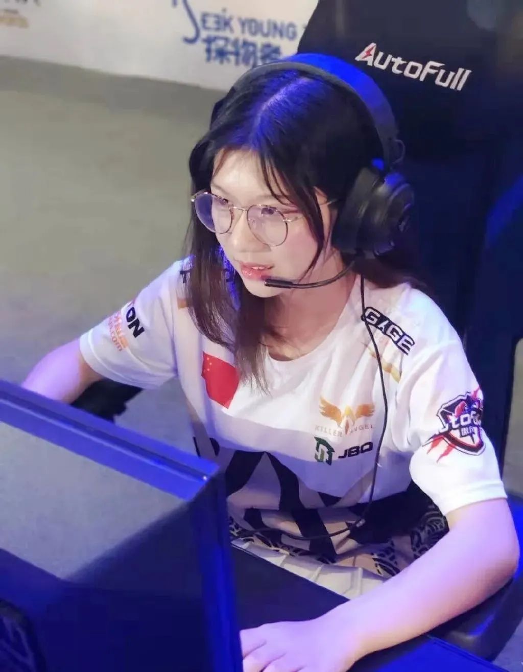 他们20岁年入千万,成为时代偶像,代价却无比残酷