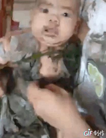 宝宝睡觉被大风吹走,宝宝躺婴儿车大哭到无声