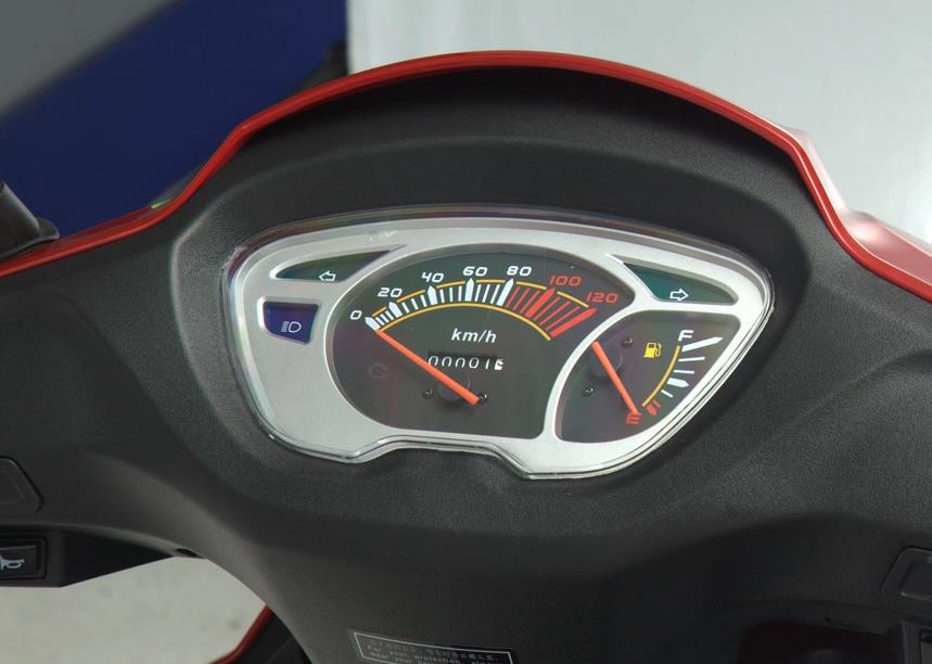 大运摩托踏板125价格以及油耗,大运平民踏板佳影125排量