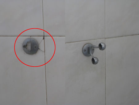 贴两片胶带就把瓷砖孔打的又快又好看，真是太聪明了