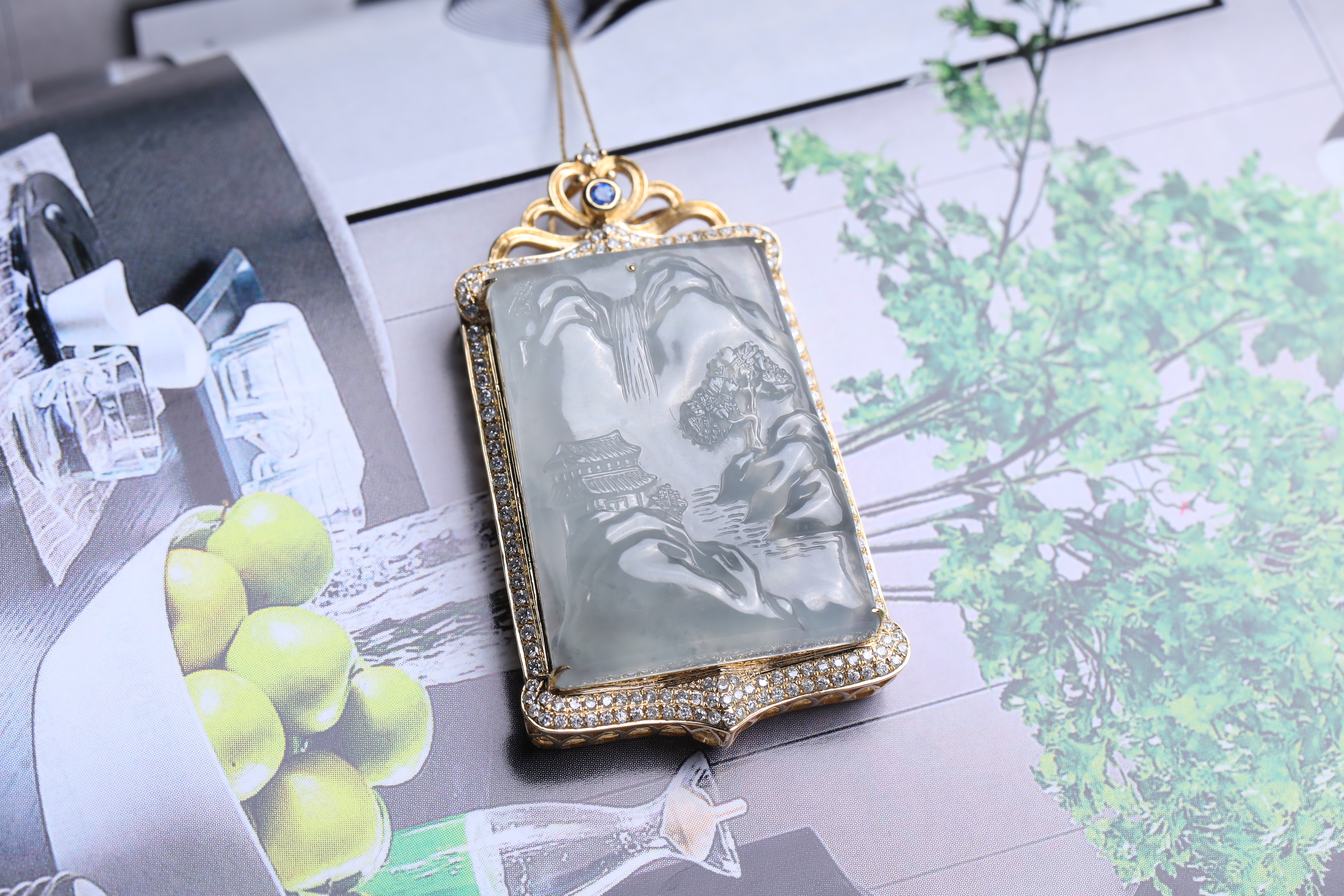 冰种翡翠会发紫光吗,冰种翡翠手镯棉絮多