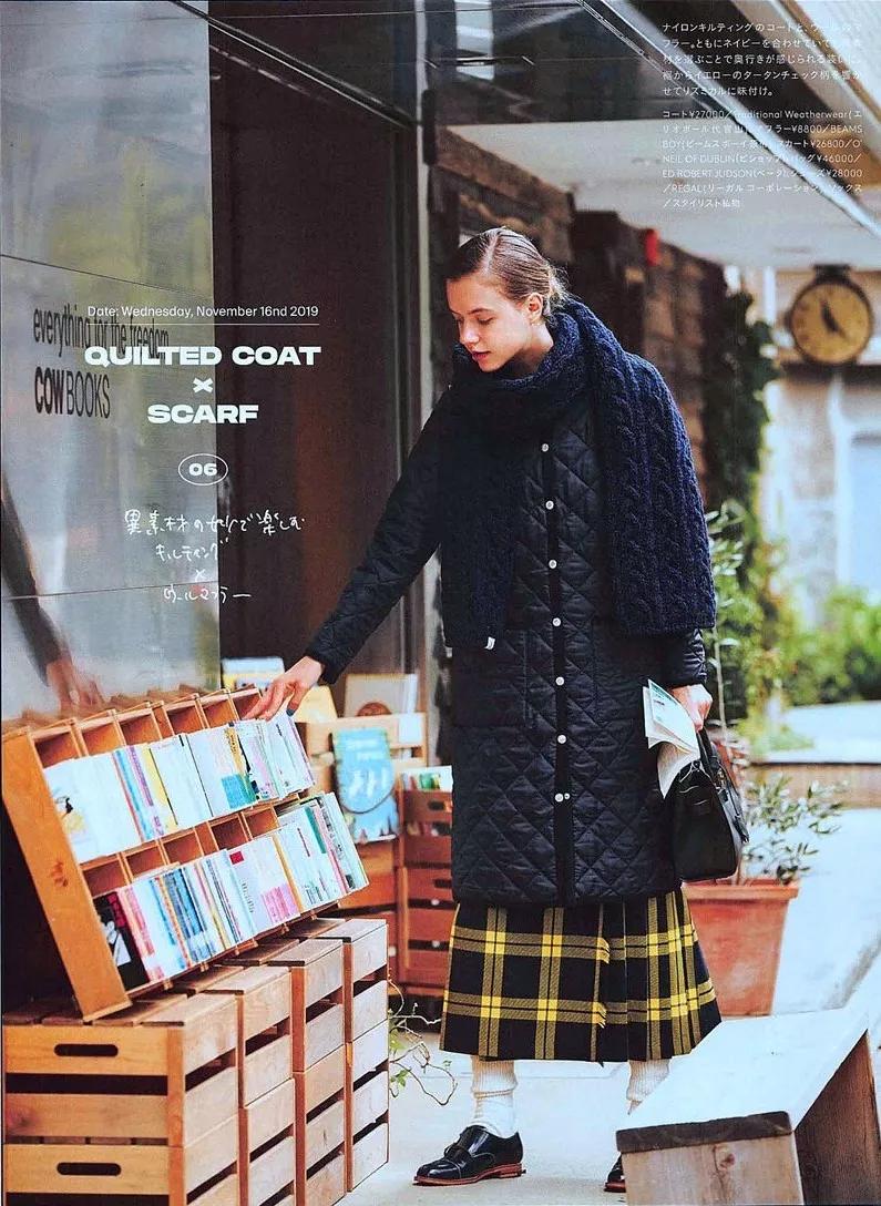 百褶裙今年流行百搭显瘦收腰冬款,版型好的百褶裙配卫衣