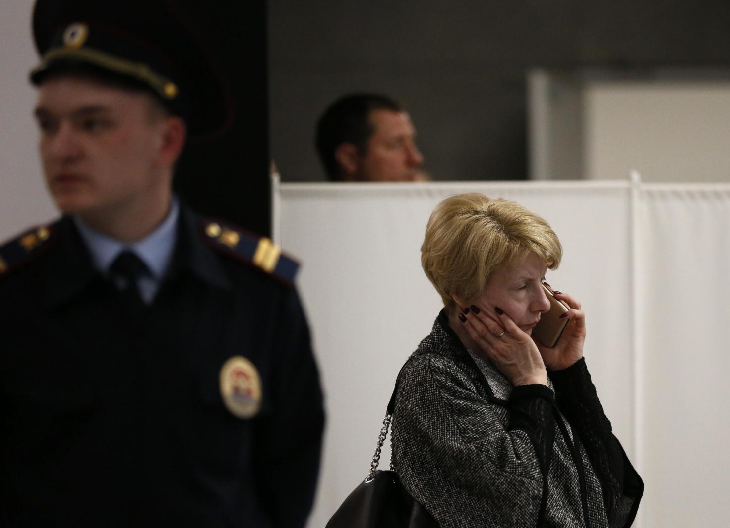 飞机起火迫降俄罗斯,俄飞机迫降时起火