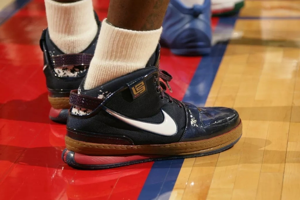 盘点詹姆斯的球鞋,詹姆斯十大巅峰时期球鞋