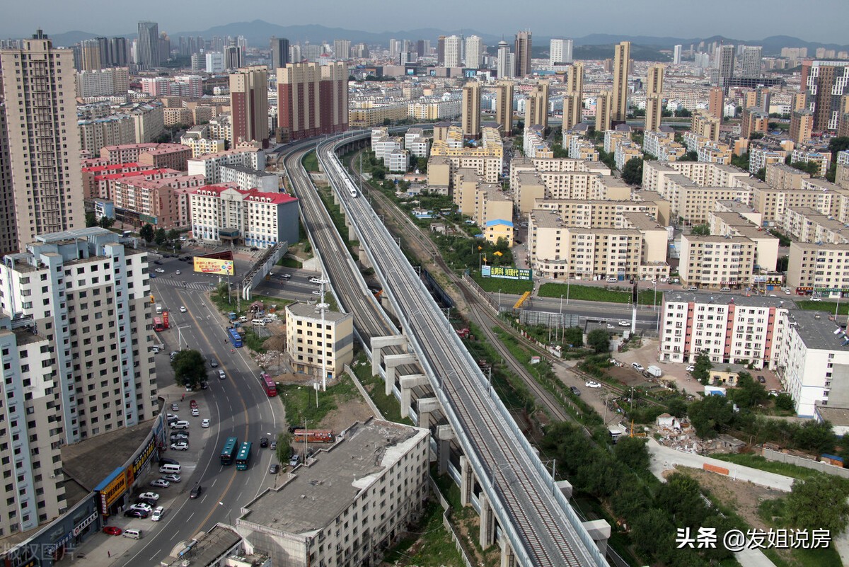 1881个城市命运或将变迁？新规下，高楼停建，道路限宽，限建高铁