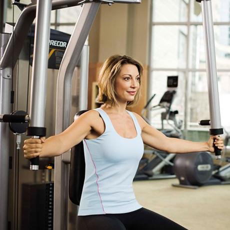 斜方肌不一样大如何改善,斜方肌拉伸最有效的方法