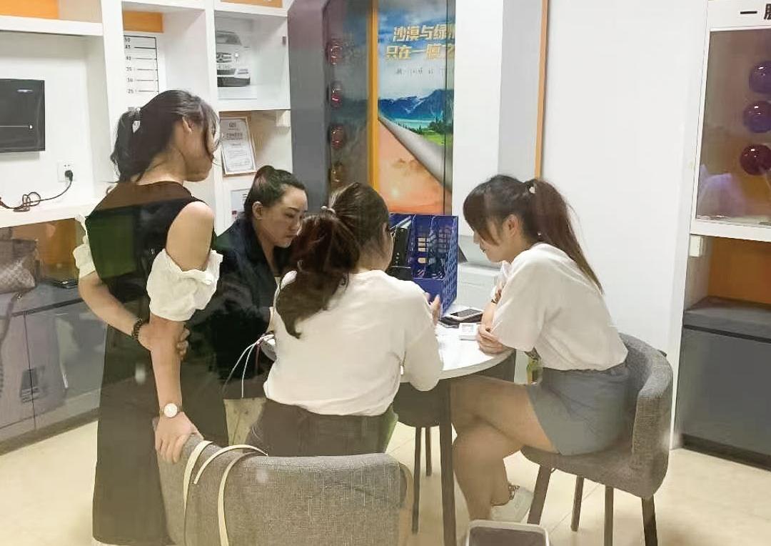 匠筑·精一门人|呕心沥血、全情投入，她是加盟门店里的“吉祥燕”