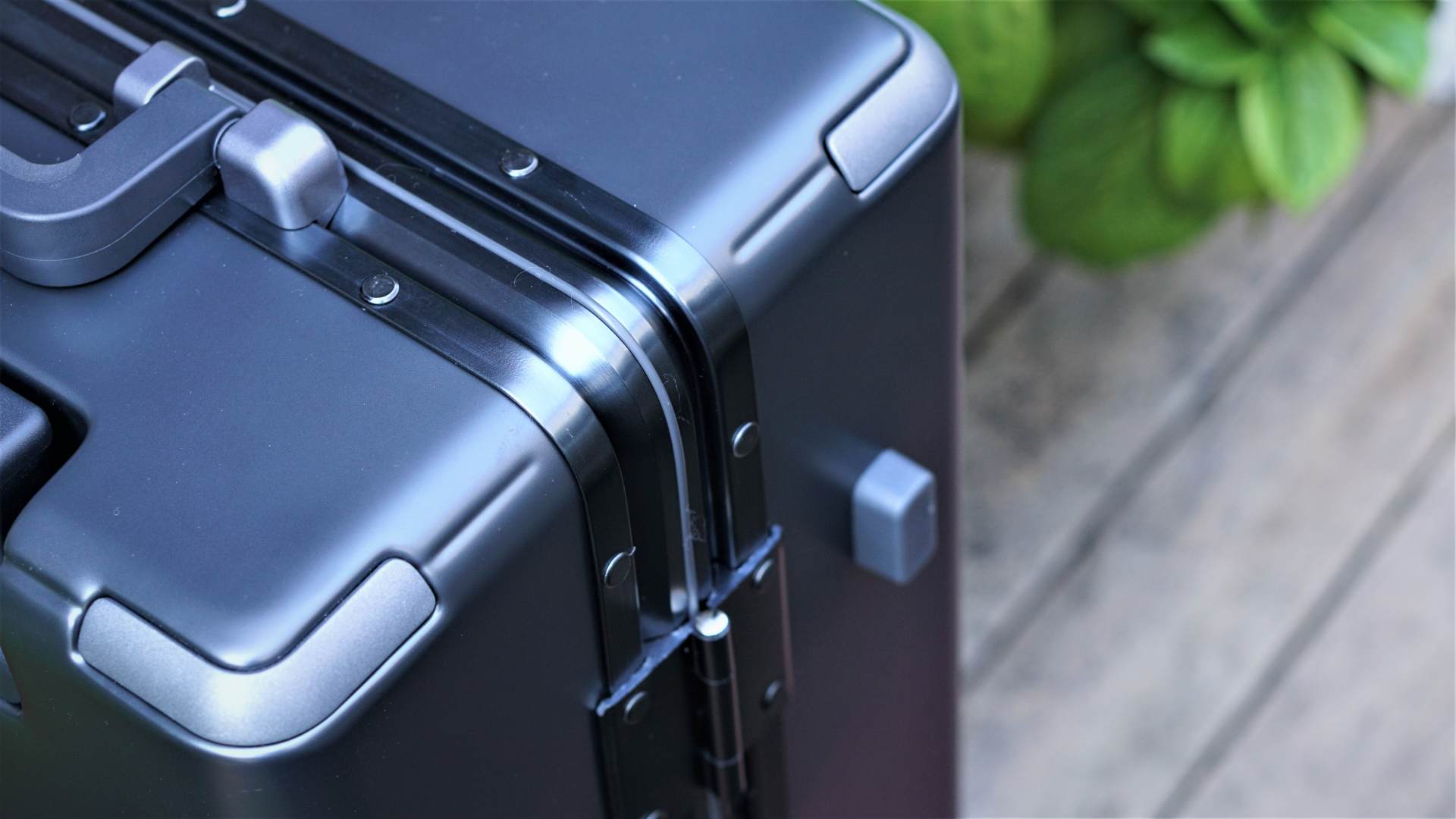 地平线8号行李箱24寸什么颜色好看,地平线8号行李箱和90分行李箱测评