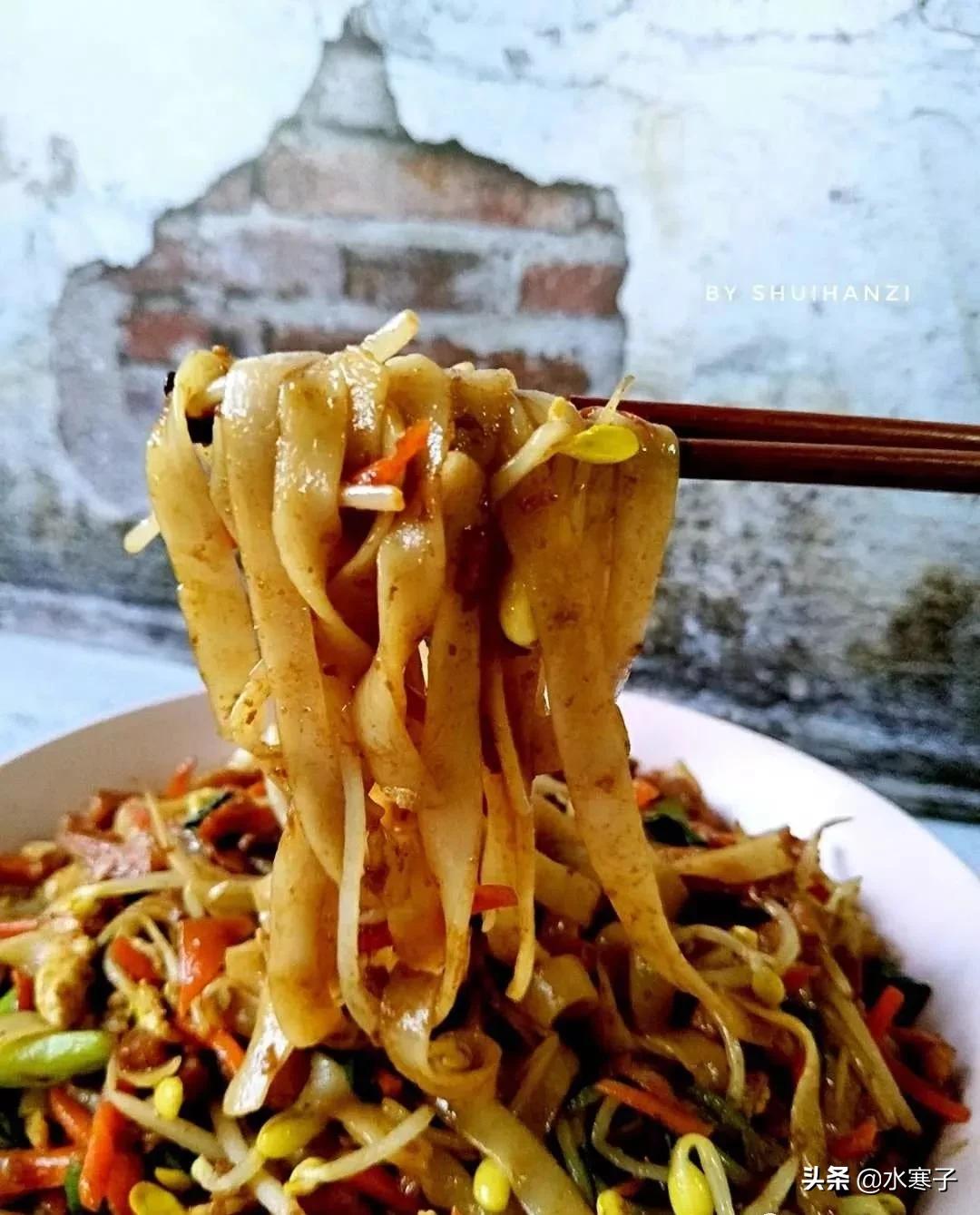 炒河粉的粉需要焯水吗,炒河粉时河粉用不用焯水