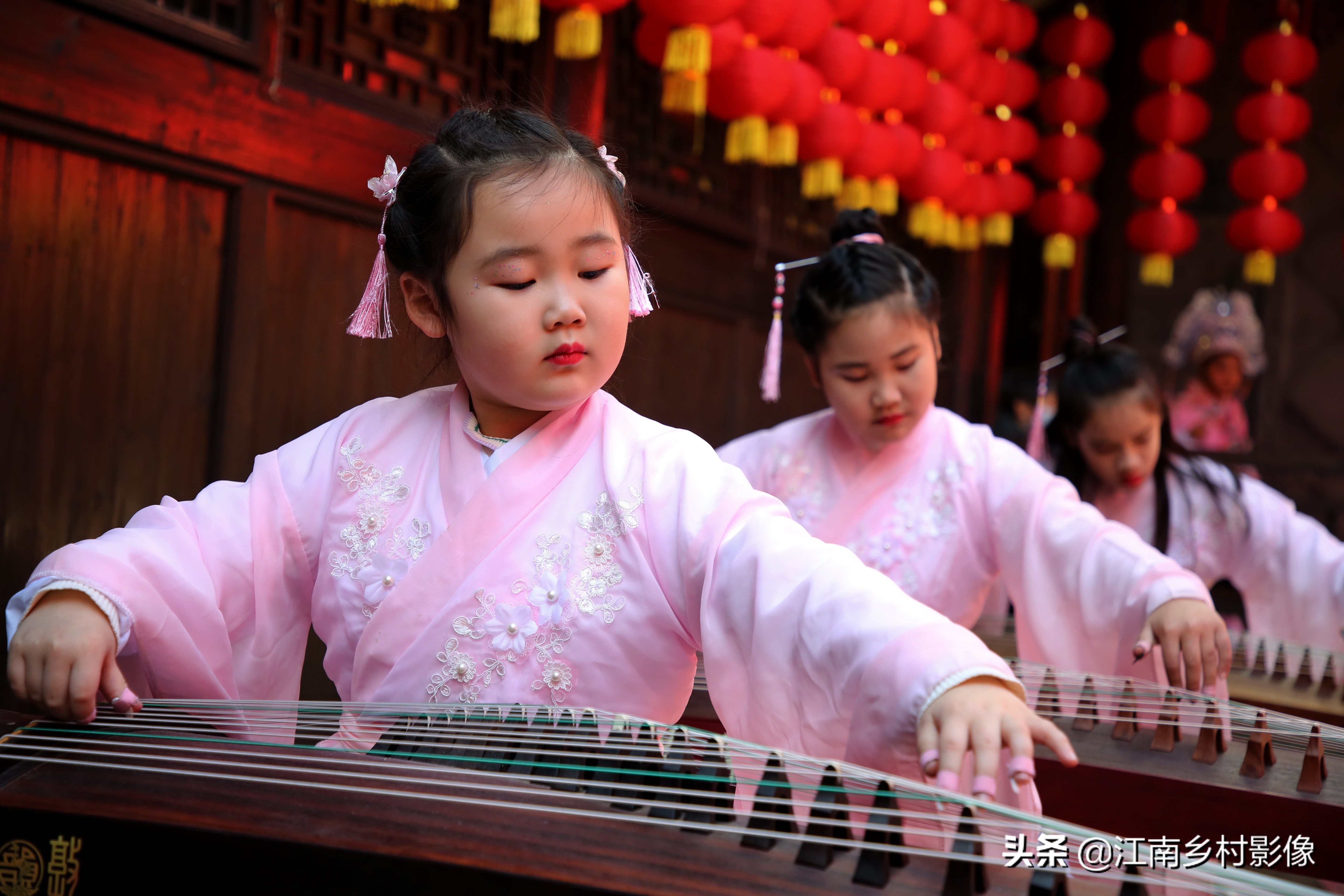 提前的乾元元宵节：灯谜、蚕花、舞龙、越剧、古筝及多彩汤圆