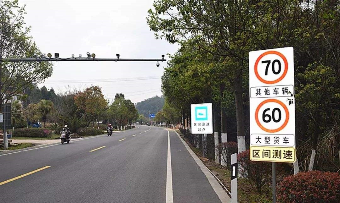 高速区间测速120遇限速标志,高速限速100段出现80标志