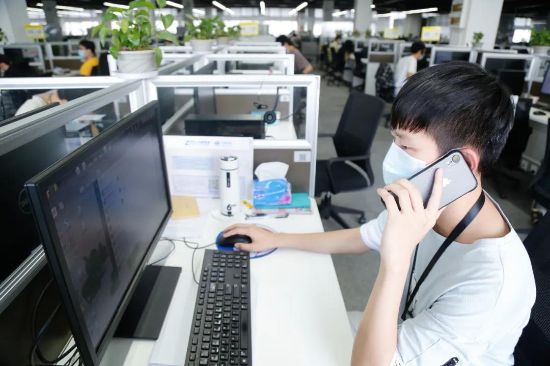 「我爱你，纳杰」客户“虐”我千百遍我待客户如初恋