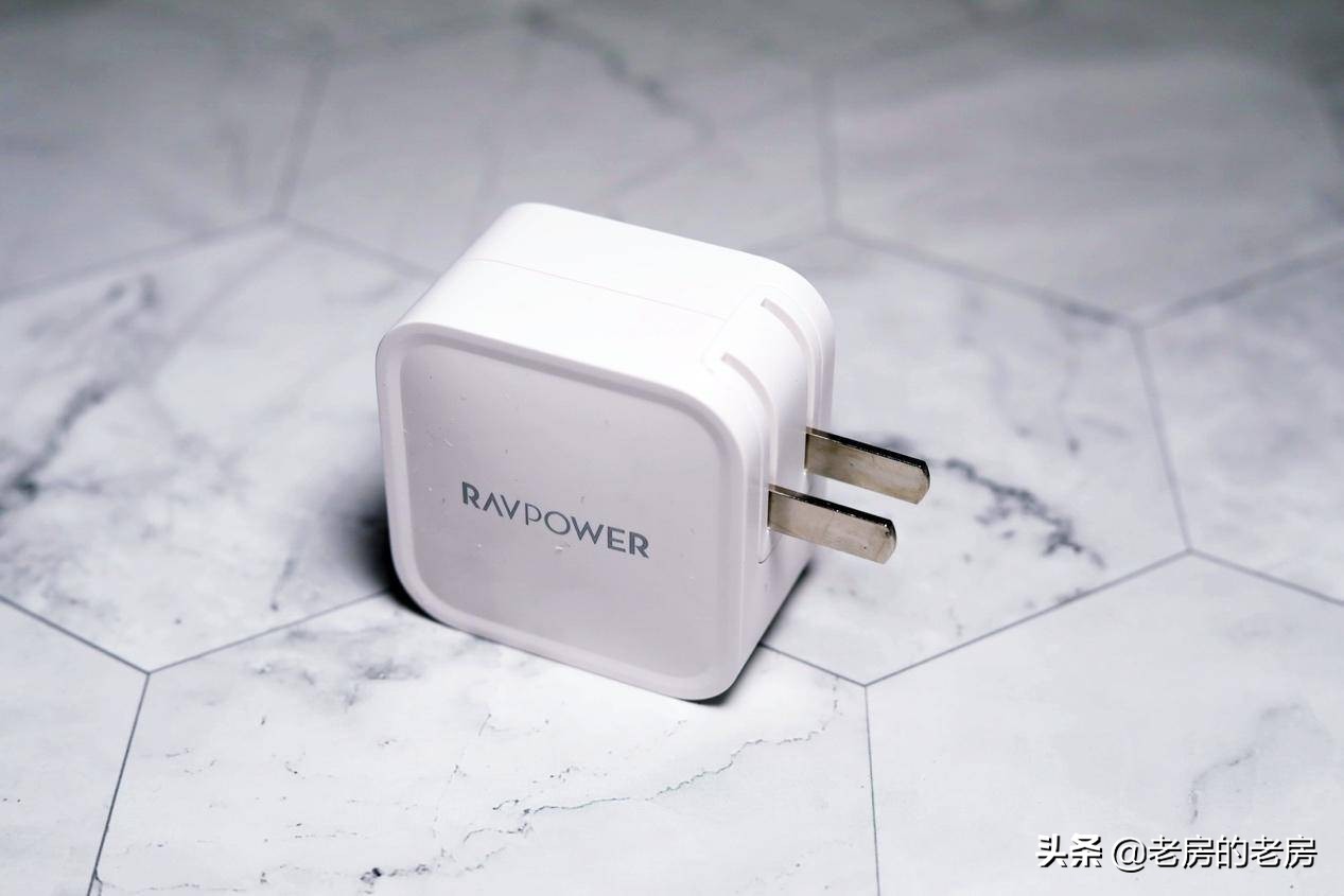 告别大砖块，拥抱小麻将，打火机大小的MBP充电头实用评测