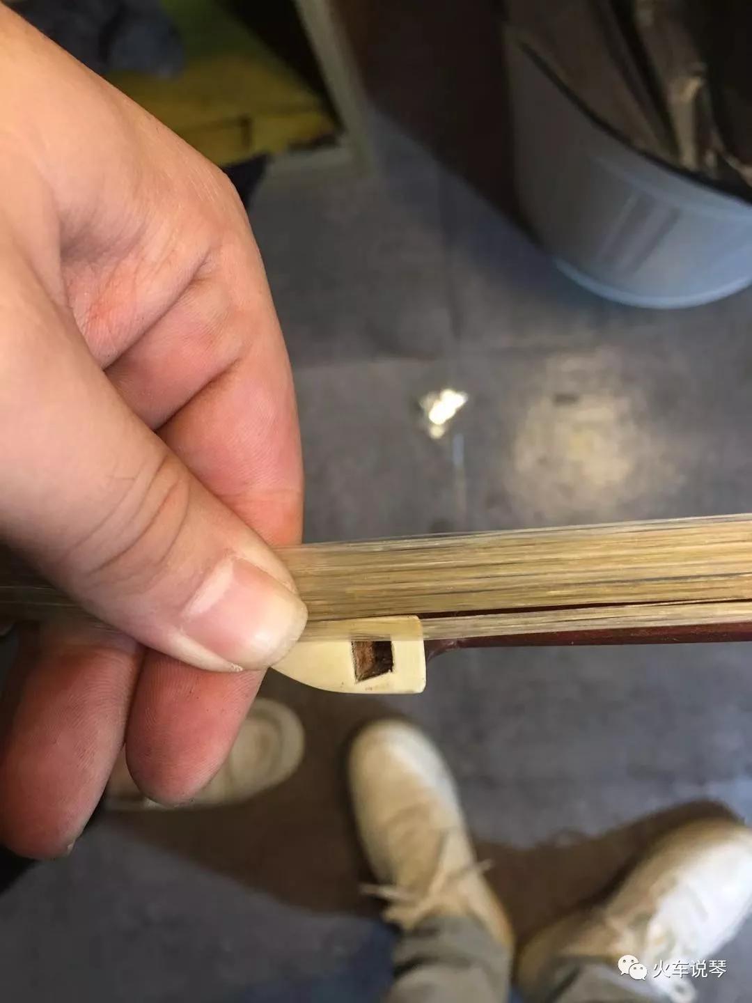 手把手带你学换刃,高档的小提琴弓毛用平了怎么换