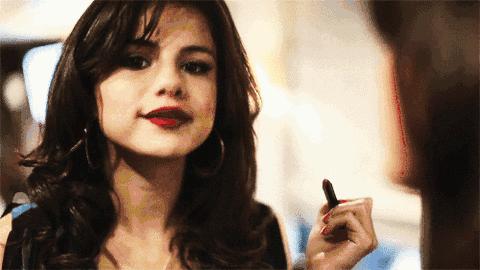 正红色口红不掉色不沾杯黄皮显白,口红推荐黄皮显白红色镜面唇釉