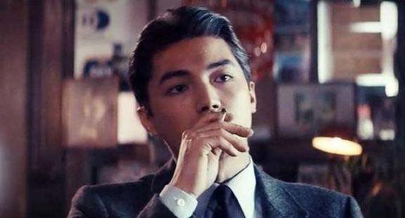 他是“最美东方男子”,曾受伤找裁缝缝8针,被挚爱拒绝孤独一生