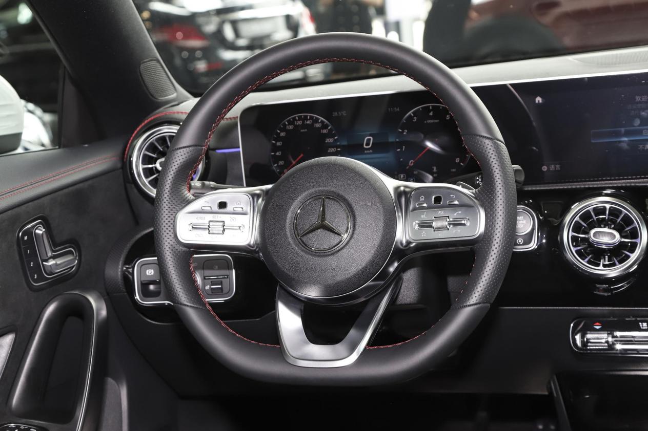 奔驰CLA200座椅,奔驰cla200座椅全包