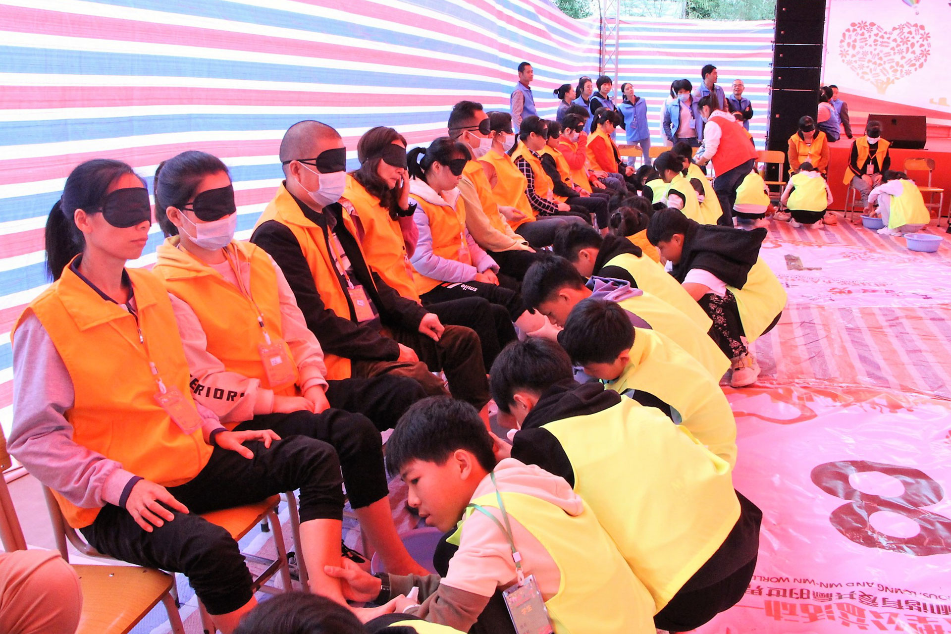 创盈芯实业联合“IN22”家族走进河源助学送爱心