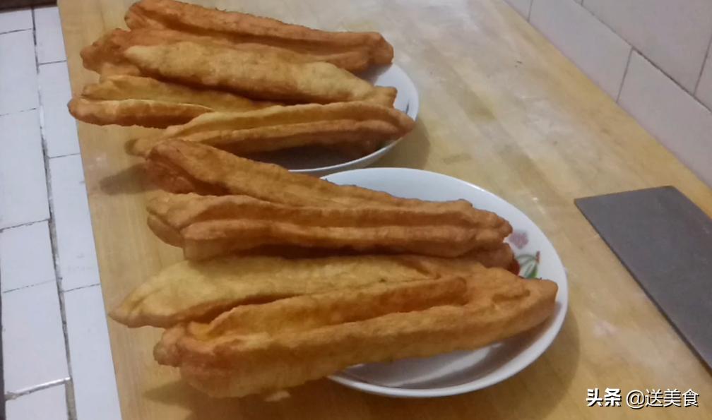 如何炸出又酥又脆的油条,炸出蓬松香脆的油条的几点心得