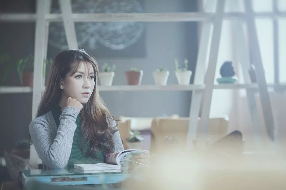 女人怎么高情商给男人说我想你了,男人想你了聪明的女人该怎么说