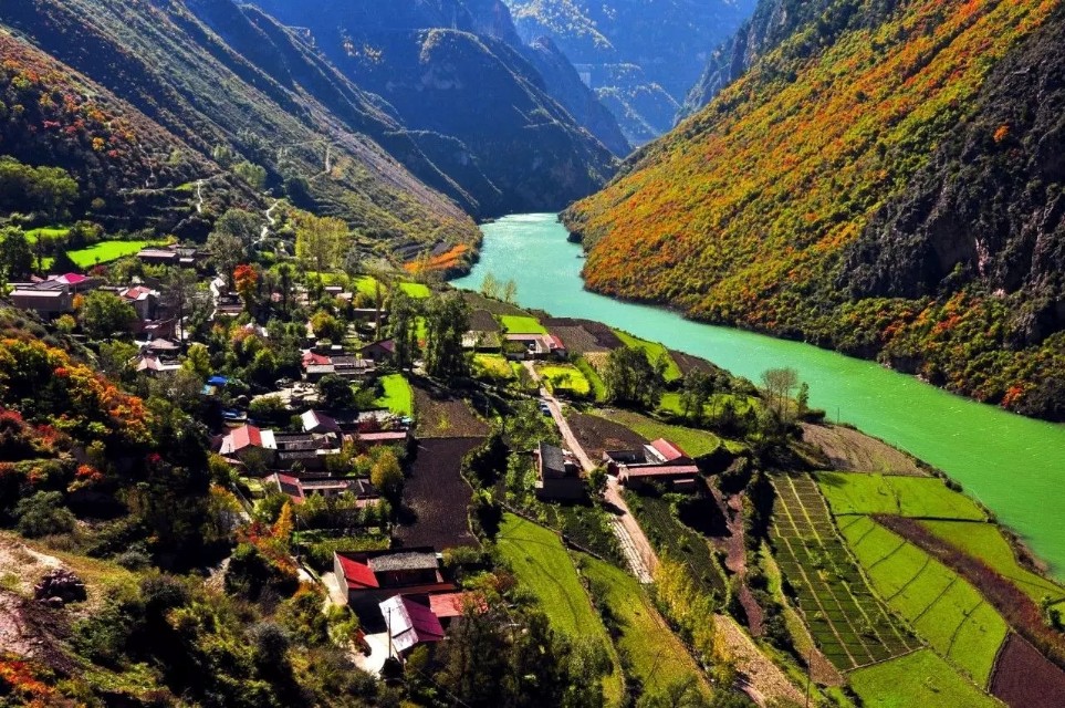莲花山上莲花寺,莲花山普宁山顶