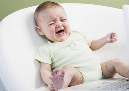 宝宝指甲里面有白点怎么回事,缺钙指甲上的白点图片