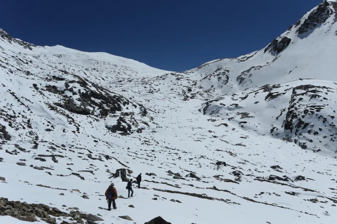 这座比《盗墓笔记》更危险的雪山，他守了35年