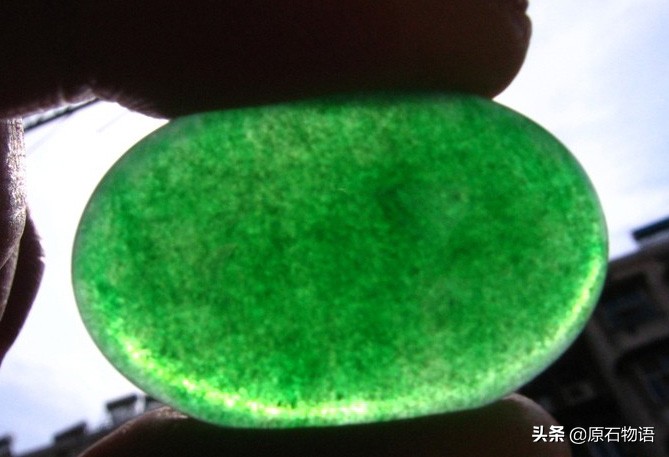 缅甸翡翠手镯和田玉手镯,马来玉手链功效