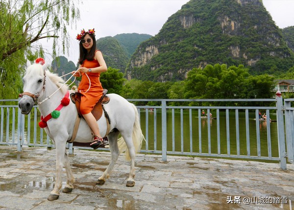 遇龙河乘竹筏漂流，打卡20元人民币取景地，漓江山水画卷尽收眼底