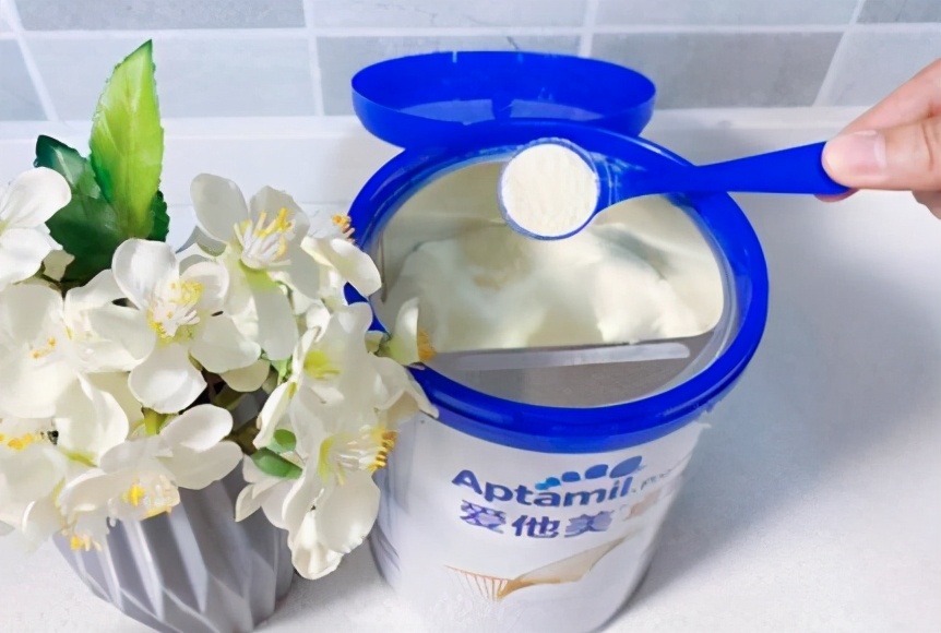 爱他美卓萃一罐奶粉大概有多少勺,爱他美卓萃版奶粉泡了怎么有气泡